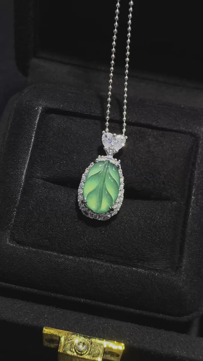 晴光玉叶翡翠吊坠｜Icy Green Leaf Burmese Jade