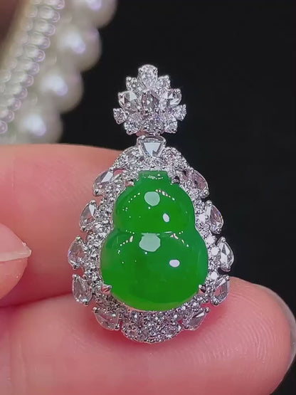起胶阳绿葫芦翡翠吊坠｜Glassy Imperial Green Gourd Burmese Jade