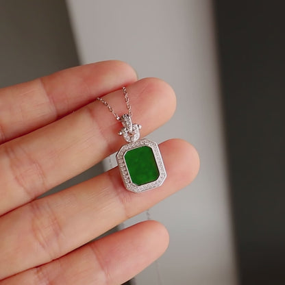 缅甸翡翠方牌项链 (Burmese Jade Plaque Pendant Necklace)