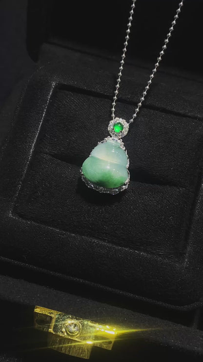 冰晴飘翠葫芦翡翠吊坠｜Icy Floating Green Gourd Burmese Jade